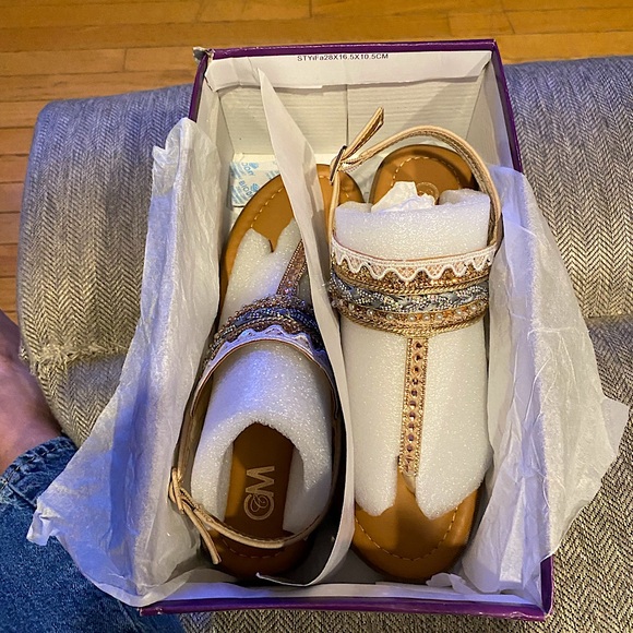 Jeweled Thong Sandals, 1” stacked heel, lotta sparkle, Size 6.5, New in Box - Picture 6 of 10